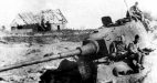 Советские бойцы на застрявшем "Королевском тигре" №234, брошен немцами на окраине Оглендува